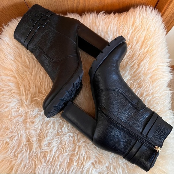 Tory Burch Leigh Lug Sole Black Leather Bootie Sz-7 - Picture 8 of 12